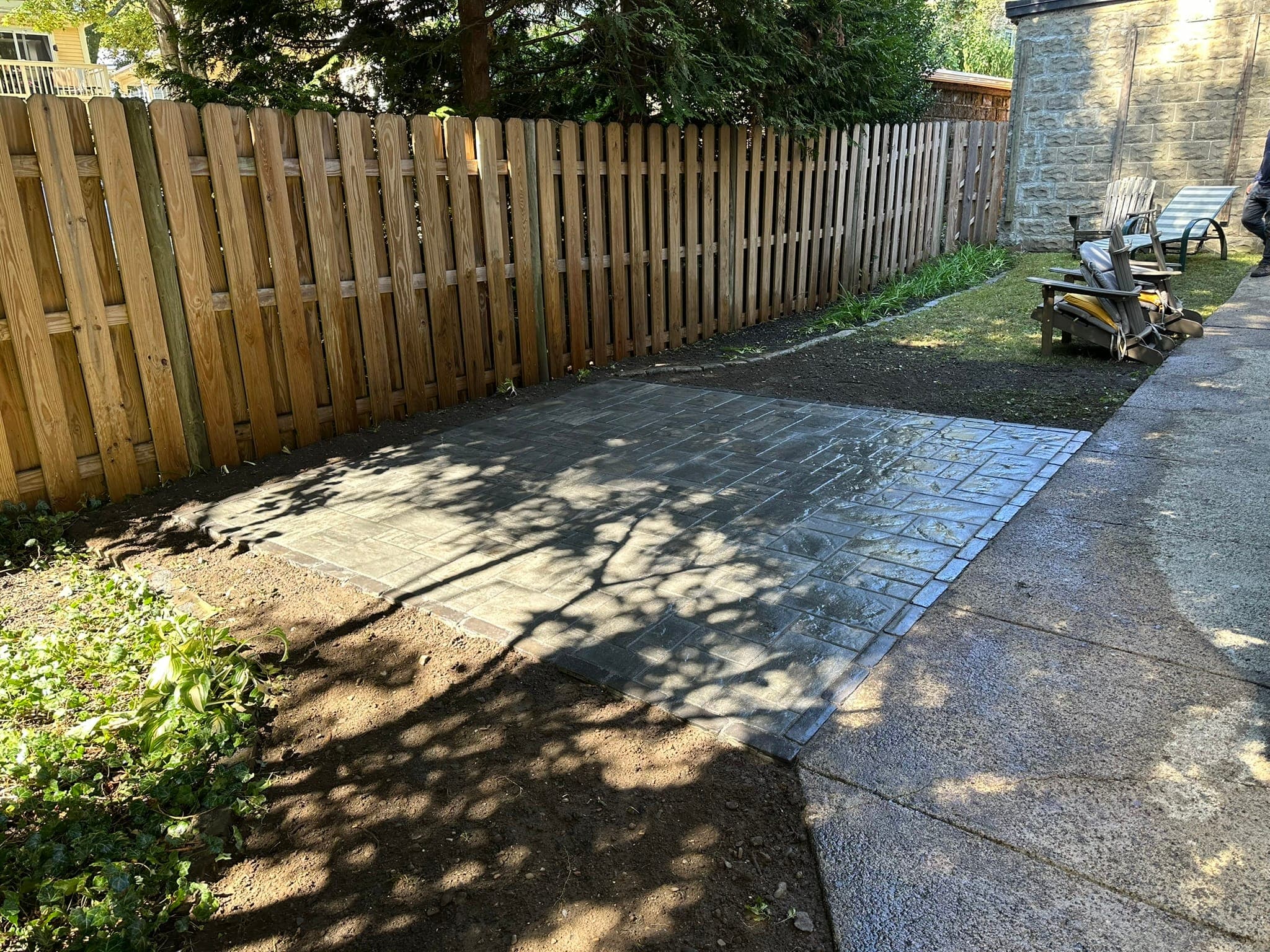 Paver Patio & Cobble Border